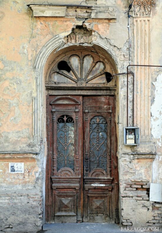 Old doors, verandas and windows with patina – FARRAGOZ